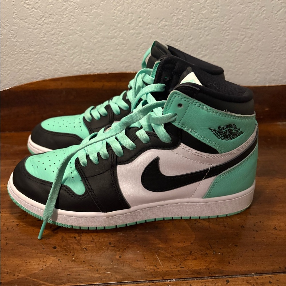 Nike Air Jordan High-Tops in Mint and Black